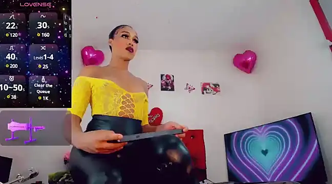 Snapshot of _ChanellR_ chatting on 12.13.24  ChanellR  online show from 12.13.24