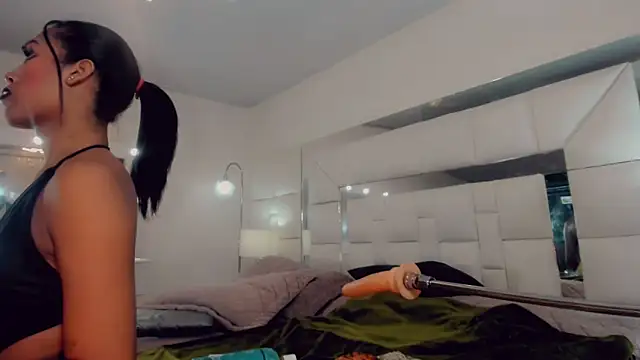 Snapshot of _ChanellR_ chatting on 03.14.25  ChanellR  online show from 03.14.25