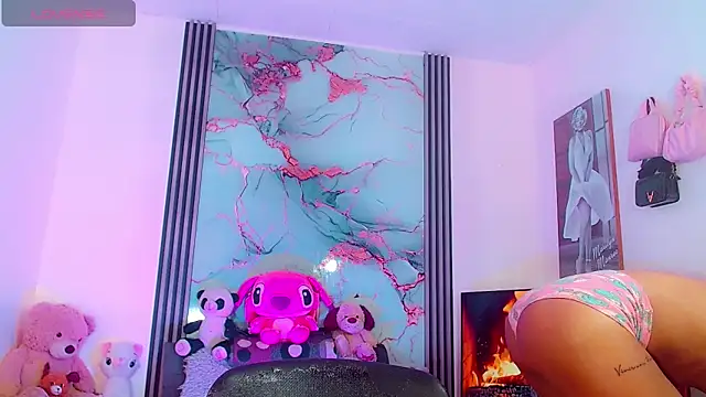 Snapshot of _ChanellR_ chatting on 09.27.25  ChanellR  online show from 09.27.25