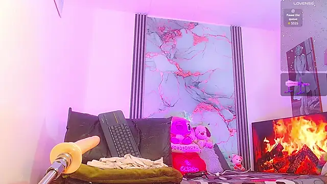 Snapshot of _ChanellR_ chatting on 09.29.25  ChanellR  online show from 09.29.25