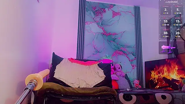 Snapshot of _ChanellR_ chatting on 10.04.25  ChanellR  online show from 10.04.25