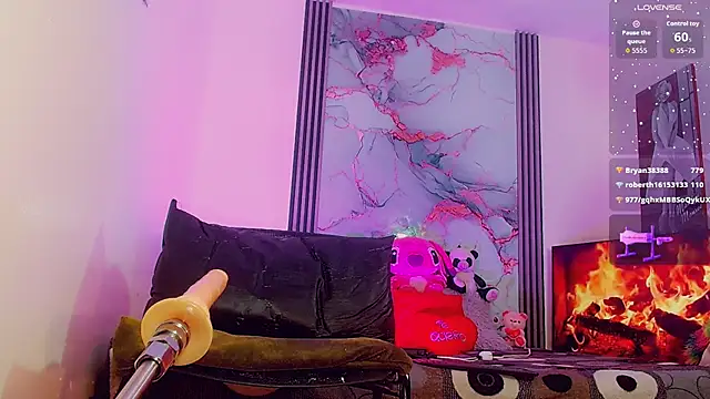 Snapshot of _ChanellR_ chatting on 10.07.25  ChanellR  online show from 10.07.25