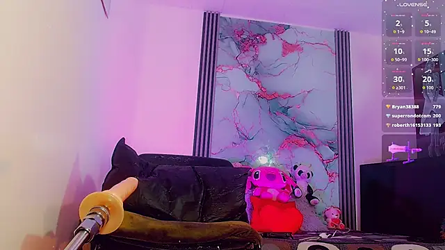 Snapshot of _ChanellR_ chatting on 10.08.25  ChanellR  online show from 10.08.25