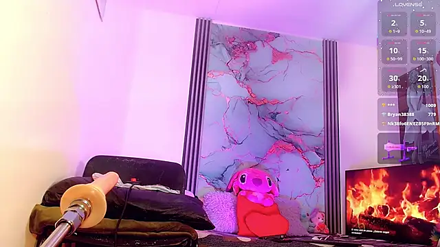 Snapshot of _ChanellR_ chatting on 10.17.25  ChanellR  online show from 10.17.25