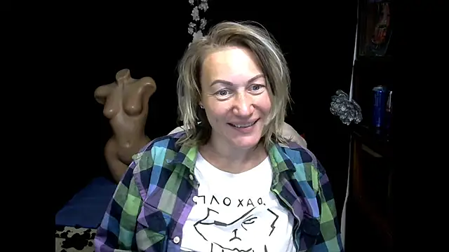 Snapshot of wLESLYMOSw chatting on 09.25.25 wLESLYMOSw online show from 09.25.25