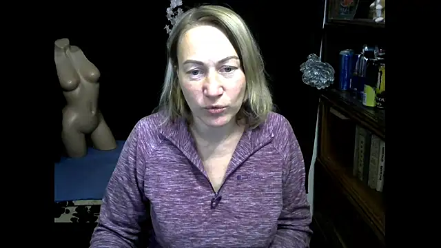 Snapshot of wLESLYMOSw chatting on 10.03.25 wLESLYMOSw online show from 10.03.25