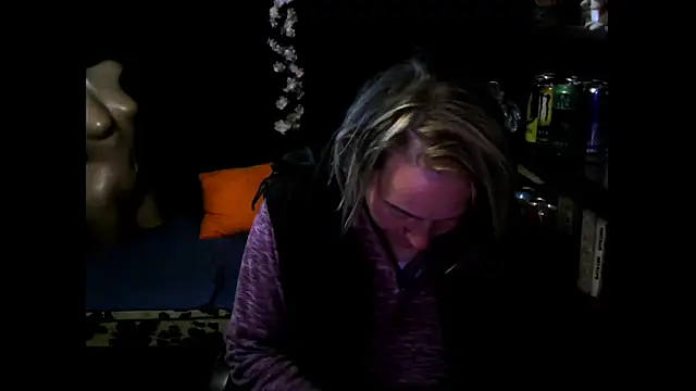 Snapshot of wLESLYMOSw chatting on 10.15.25 wLESLYMOSw online show from 10.15.25
