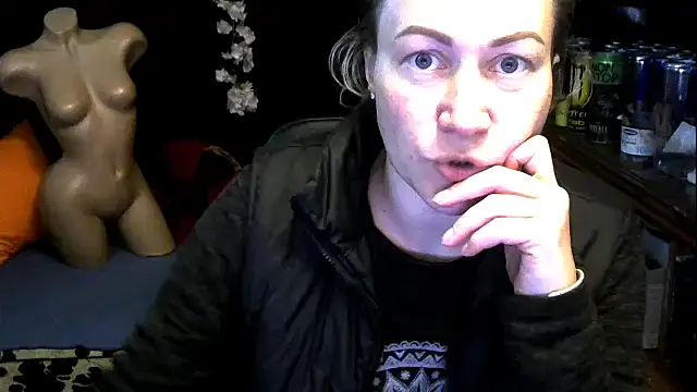 Snapshot of wLESLYMOSw chatting on 10.23.25 wLESLYMOSw online show from 10.23.25