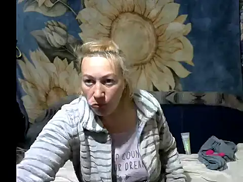 Snapshot of wLESLYMOSw chatting on 04.19.26 wLESLYMOSw online show from 04.19.26
