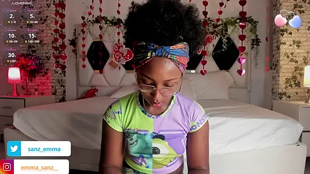 EmmaSanzz  online show from 02.10.25