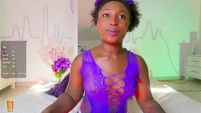 EmmaSanzz  online show from 09.30.25