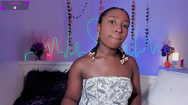 EmmaSanzz  online show from 10.16.25