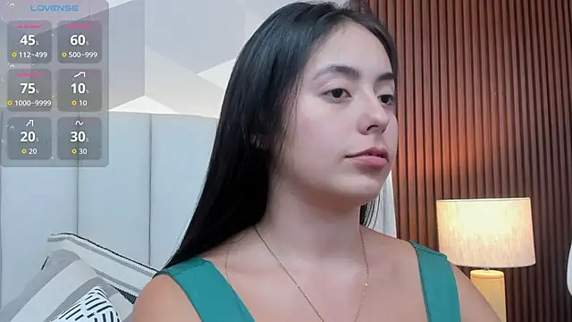 Snapshot of Julietasantos__ chatting on 04.28.26 Julietasantos online show from 04.28.26