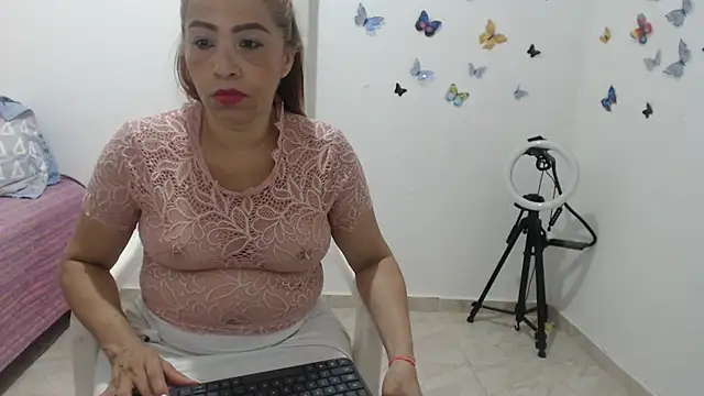 Snapshot of madonna101 chatting on 10.14.25 madonna101 online show from 10.14.25