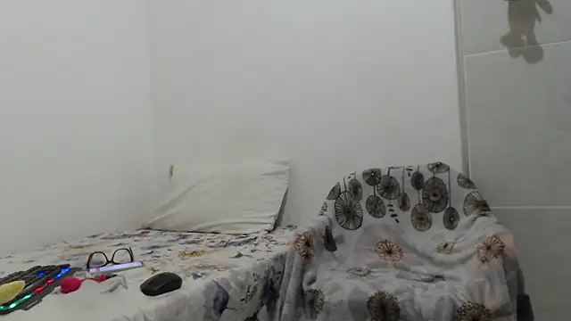 Snapshot of madonna101 chatting on 02.25.26 madonna101 online show from 02.25.26