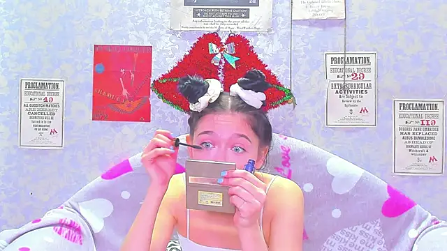 Snapshot of Vanessa_Florence chatting on 12.15.24 Vanessa Florence online show from 12.15.24
