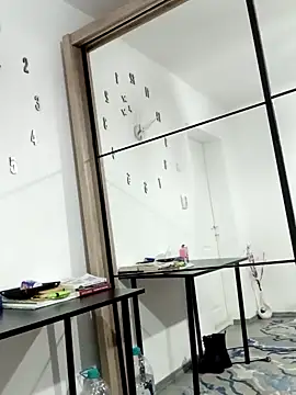 Snapshot of LaraJuicyxx chatting on 12.01.24 LaraJuicyxx online show from 12.01.24