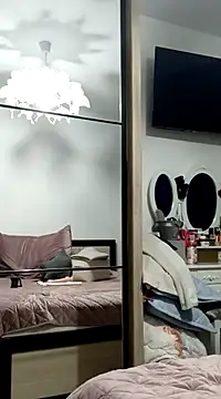 Snapshot of LaraJuicyxx chatting on 12.02.24 LaraJuicyxx online show from 12.02.24