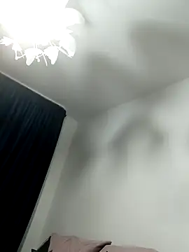 Snapshot of LaraJuicyxx chatting on 12.04.24 LaraJuicyxx online show from 12.04.24