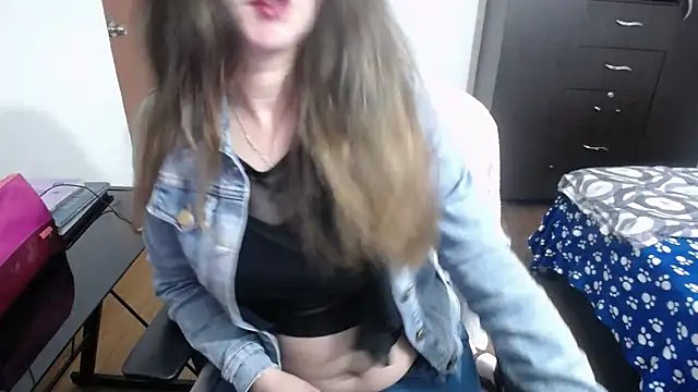 Snapshot of Luna_girlhot_ chatting on 02.21.25 Luna girlhot online show from 02.21.25