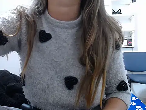 Snapshot of Luna_girlhot_ chatting on 11.16.25 Luna girlhot online show from 11.16.25