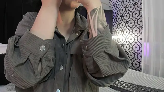 Adeelinee online show from 11.18.25