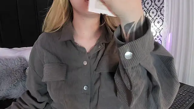 Adeelinee online show from 11.19.25