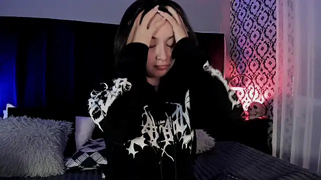 Snapshot of Adeelinee chatting on 05.04.26 Adeelinee online show from 05.04.26