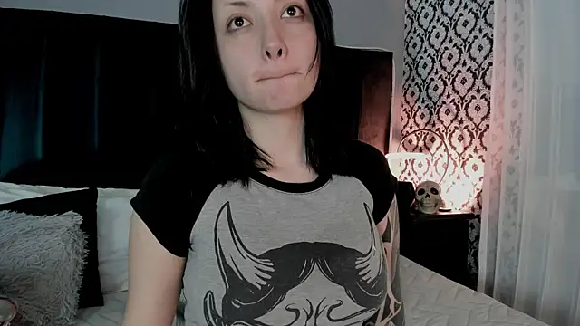Snapshot of Adeelinee chatting on 05.25.26 Adeelinee online show from 05.25.26