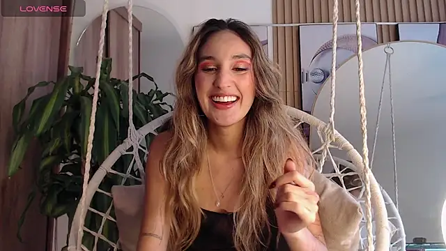 Snapshot of Brinna_se chatting on 10.08.25 Brinna se online show from 10.08.25