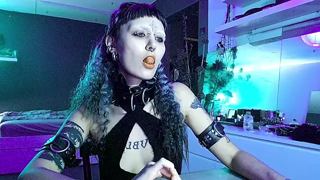 Snapshot of god_x_girl chatting on 12.23.24 god x girl online show from 12.23.24