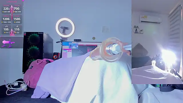 Snapshot of Abigail_Girl__ chatting on 12.19.25 Abigail Girl online show from 12.19.25