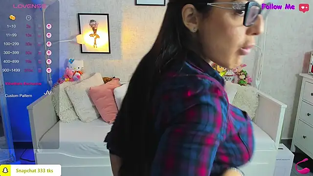 Snapshot of LindsayDeee chatting on 11.14.25 LindsayDeee online show from 11.14.25