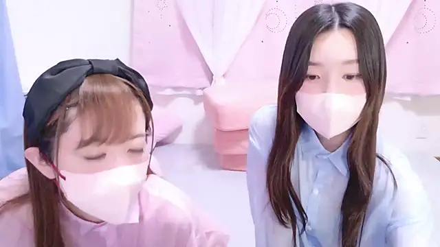 Snapshot of akaneppi_ chatting on 02.19.25 akaneppi online show from 02.19.25