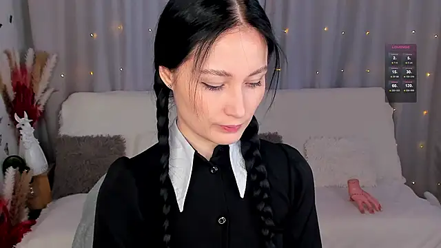 LisaMooore online show from 02.13.25