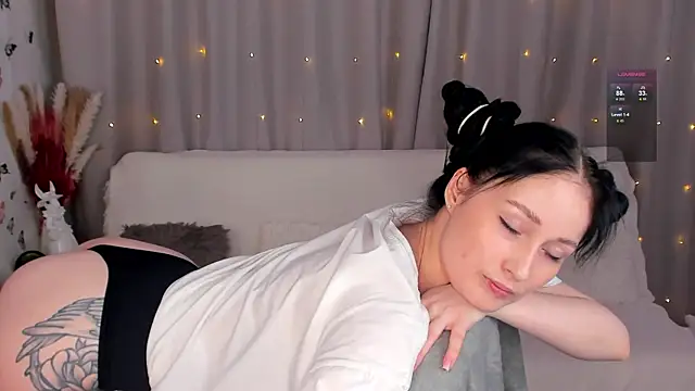 LisaMooore online show from 02.15.25