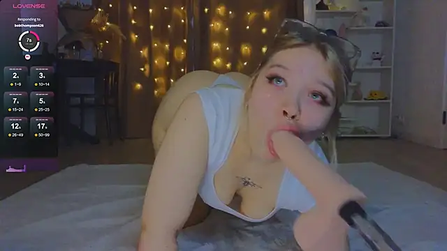 Snapshot of May_aster chatting on 03.10.25 May aster online show from 03.10.25
