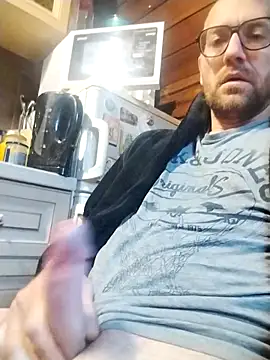 tomee83 online show from 11.13.25