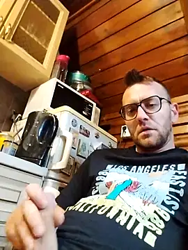 tomee83 online show from 11.14.25