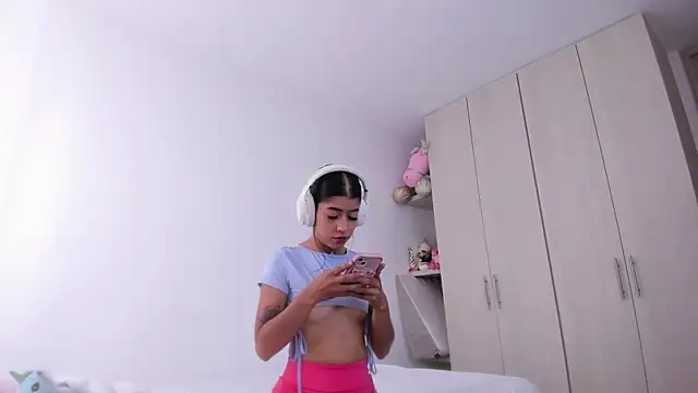 analia collins online show from 09.19.25