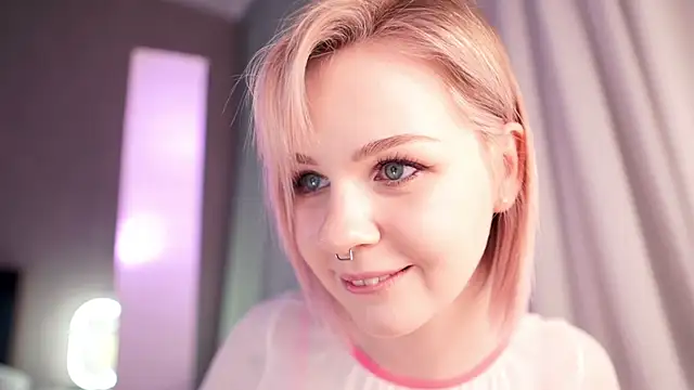 Snapshot of NinaMint chatting on 02.02.25 NinaMint online show from 02.02.25