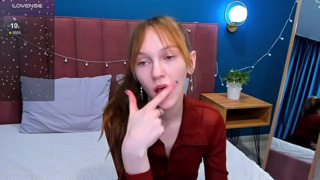 Snapshot of VanillaKelly chatting on 02.05.25 VanillaKelly online show from 02.05.25