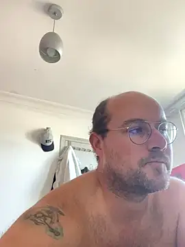 Snapshot of porompomperro chatting on 10.14.25 porompomperro online show from 10.14.25