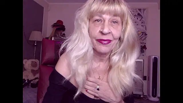 Snapshot of HornyMilf_555 chatting on 10.16.25 HornyMilf 555 online show from 10.16.25