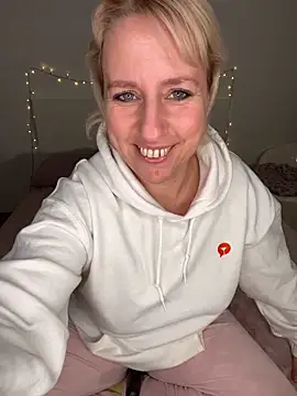 MariaValentine online show from 12.17.25