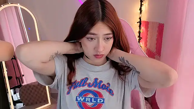 Snapshot of violet_ch chatting on 09.23.25 violet ch online show from 09.23.25