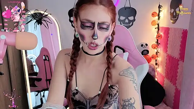 Snapshot of violet_ch chatting on 10.20.25 violet ch online show from 10.20.25