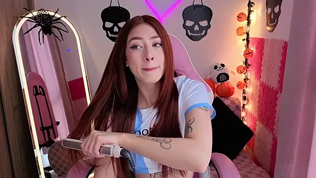 Snapshot of violet_ch chatting on 10.22.25 violet ch online show from 10.22.25