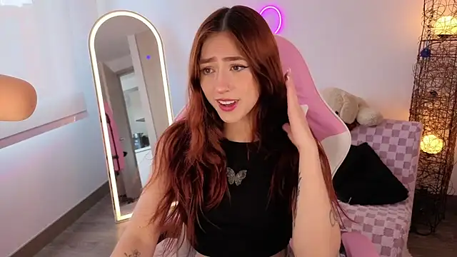 Snapshot of violet_ch chatting on 11.26.25 violet ch online show from 11.26.25