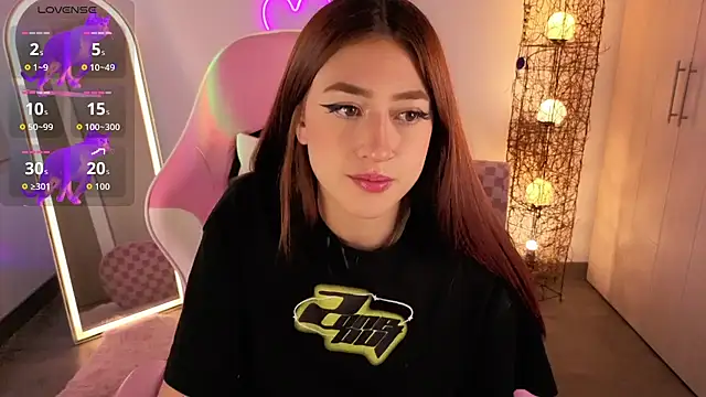 Snapshot of violet_ch chatting on 11.29.25 violet ch online show from 11.29.25